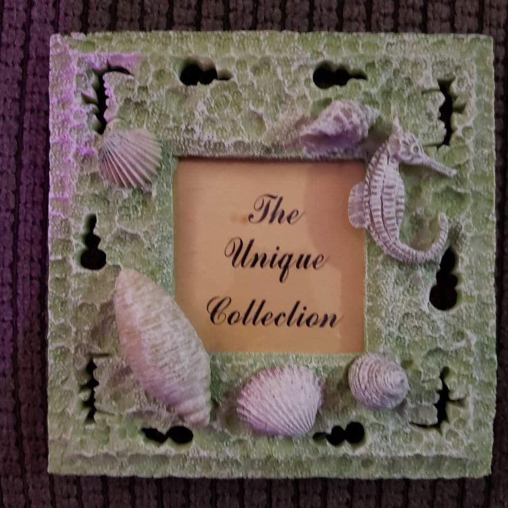 3D Seahorse & Shells Frame Holds 3-1/2" X 3-1/2" Green & White